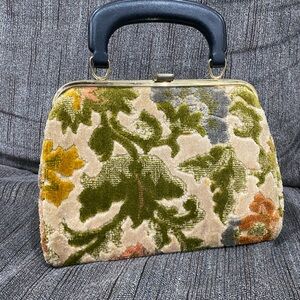 Vintage 1960s 1970s Tapestry Kiss Lock Handbag Floral Top Handle Purse